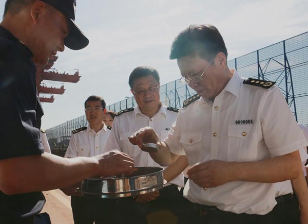 俞建华在京唐港调研进口铁矿石监管情况